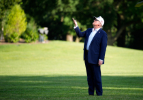 Трамп и министр торговли США говорят, что введение тарифов отложено до 1 августа, что вызывает недоумение. Американский президент говорит, что его команда начнет рассылать торговым партнерам письма с новыми тарифными ставками раньше первоначального 90-дневного срока заключения сделки, установленного на этой неделе.