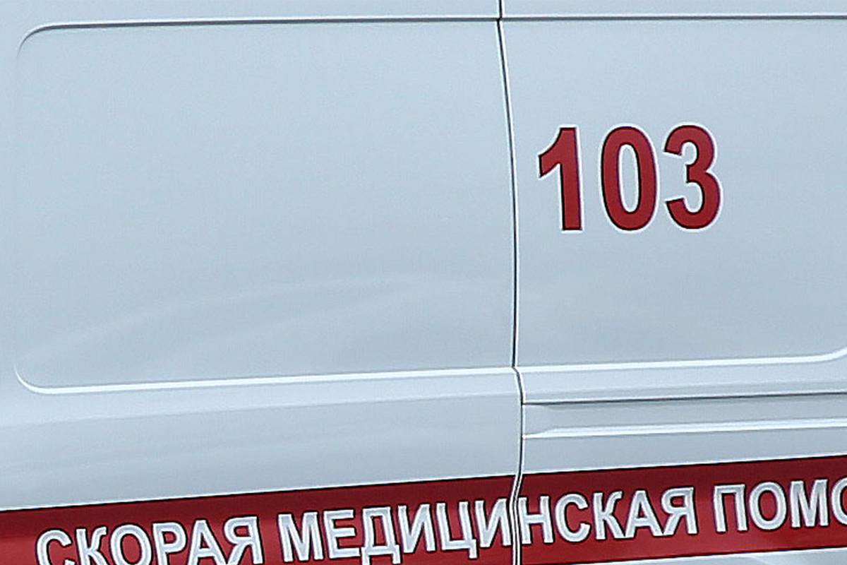 Два человека получили ножевые ранения в конфликте возле кафе