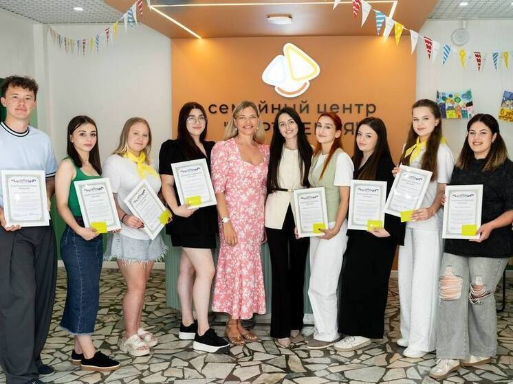 Анна Невзорова поддержала вручение благодарностей самым активным сочинским волонтёрам в Семейном центре «Порт Семья»