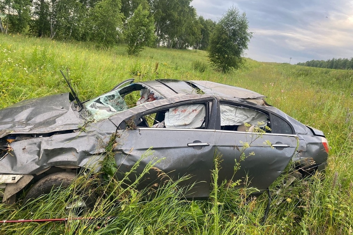 Водитель Geely вылетел с дороги и опрокинулся в Самарской области утром 7 июля