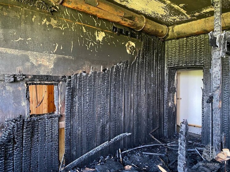 Жилой дом загорелся в Великих Луках