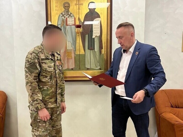 Замглавы ВРНС вручил православную медаль брянскому участнику СВО