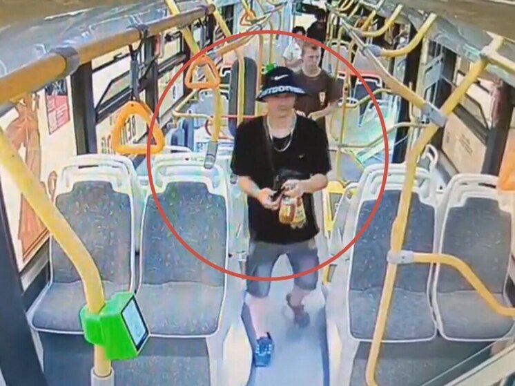 В Балаково вандал выстрелил в стекло троллейбуса