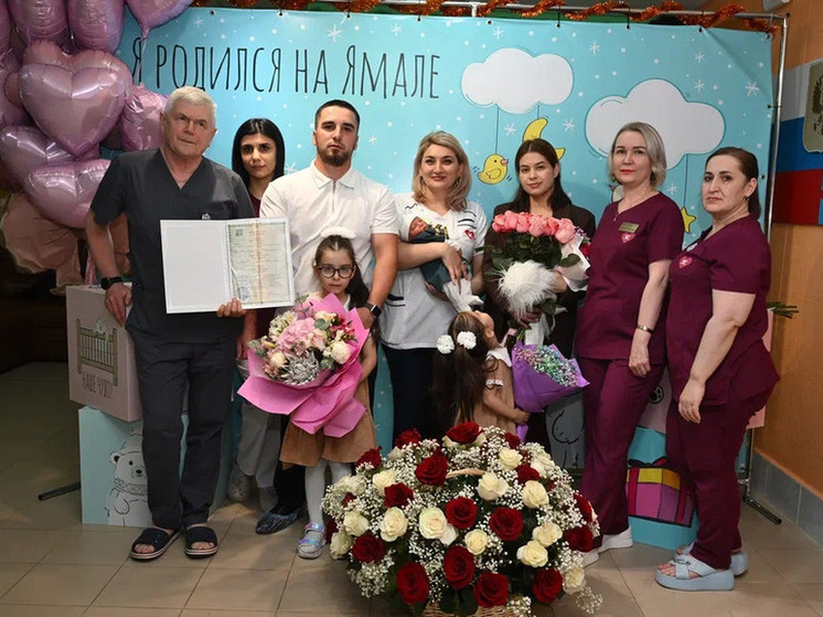 Боец СВО из Нового Уренгоя встретил жену и сына из роддома