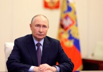 Президент России Владимир Путин подписал закон, в соответствии с которым смартфоны, планшеты и некоторые другие устройства в стране должны иметь предустановленный магазин приложений RuStore