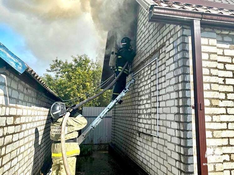 В Нижнем Ольшанце горели жилой дом и гараж