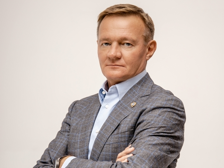 Телеграм-канал "112" сообщал, что бывший министр транспорта России Роман Старовойт, которого сегодня президент России Владимир Путин снял с должности, покончил с собой