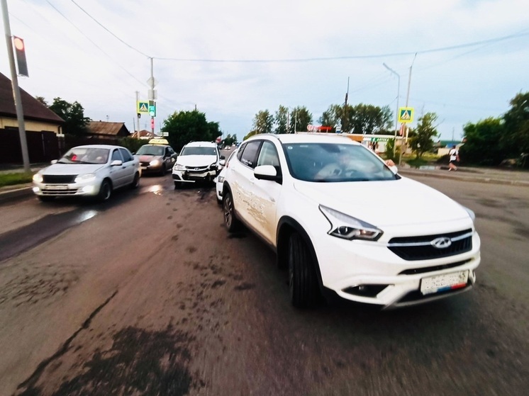 Два человека пострадали в результате ДТП с участием двух машин в Кургане