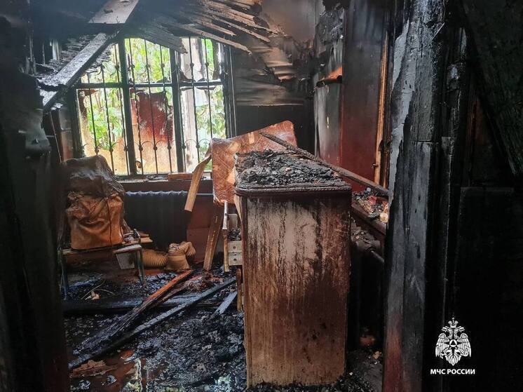 Пожар в одноэтажном доме в Горячем Ключе унес жизни двух человек