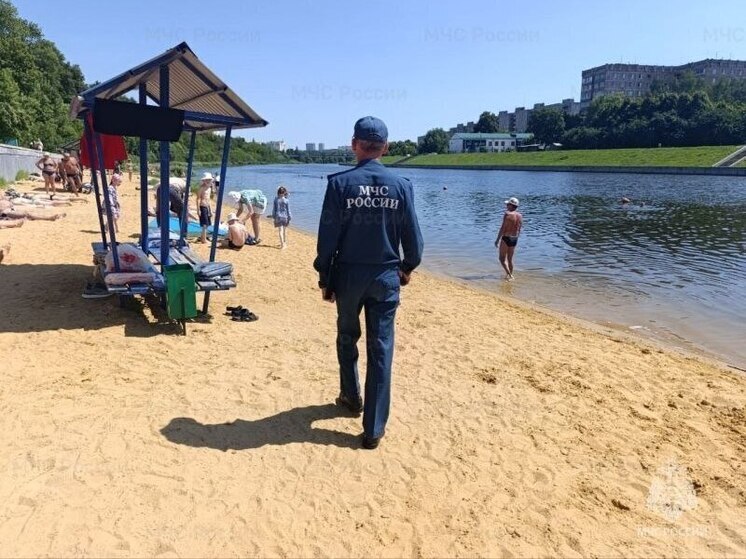 Сотрудники МЧС провели рейд в необорудованных для купания местах и на городском пляже Орла