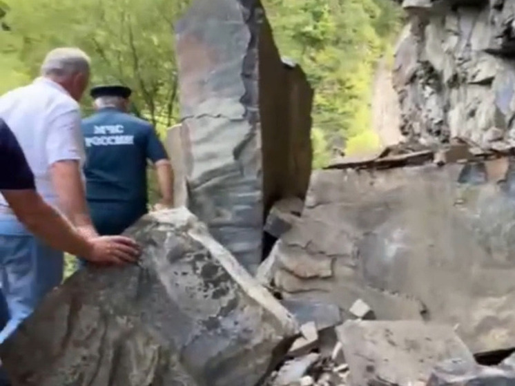 В Шамильском районе Дагестана введен режим ЧС из-за разрушения дороги