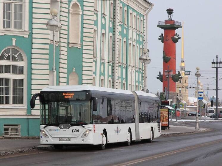Самый длинный автобус в истории Петербурга попал в экспозицию музея