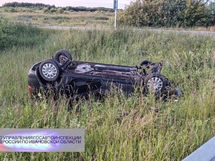 Автомобиль вылетел с трассы в Ивановской области