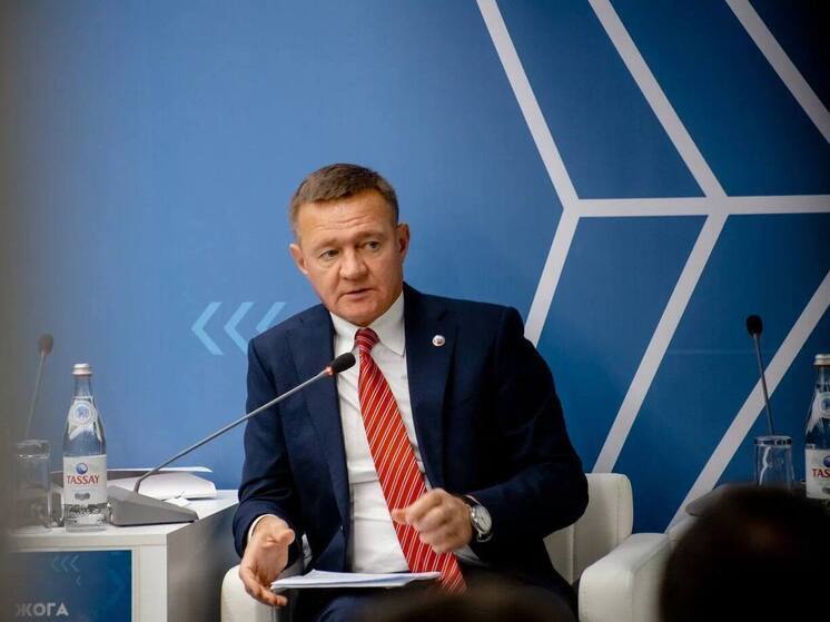 Найденного мертвым на парковке в подмосковном Одинцове со следами огнестрельного ранения экс-министра транспорта и экс-главу Курской области Романа Старовойта могли задержать в понедельник по делу о масштабных махинациях при строительстве фортификаций в приграничье Соловьиного края