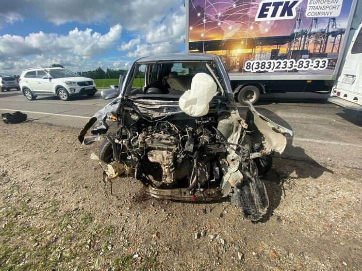 Водители двух автомобилей госпитализированы после ДТП на трассе в Алтайском крае
