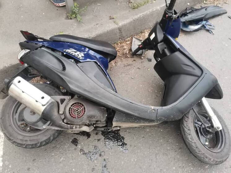 Подростки перевернулись на мопеде из-за абаканца-нарушителя