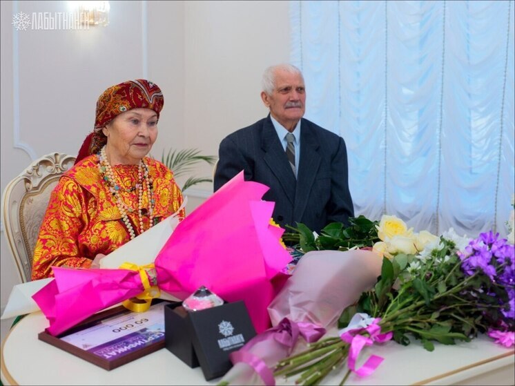 Медали «За любовь и верность» в Лабытнанги вручили супругам, прожившим вместе десятки лет