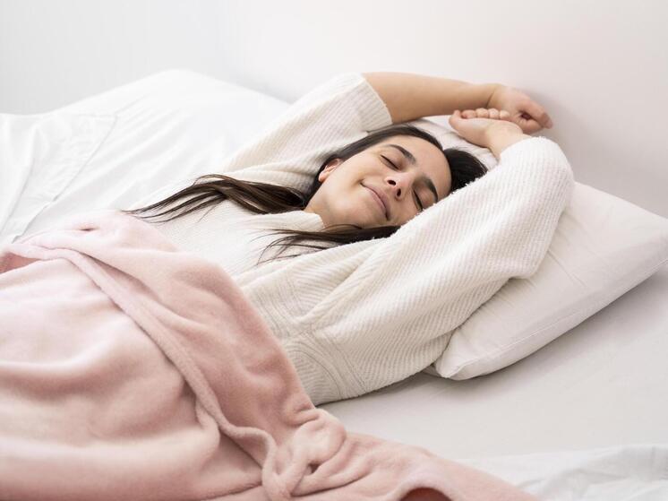 Врачи предупредили: сон в этой позе может навредить здоровью