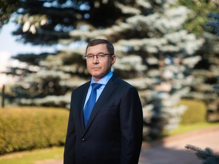 Тюменцев с Днем семьи, любви и верности поздравил Владимир Якушев