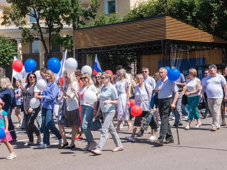 Накануне Дня семьи, любви и верности более 150 семей стали участниками Всероссийской акции "Парад семьи"