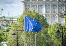 Европейская комиссия обсуждает с членами Евросоюза варианты, как справиться с дефицитом украинского бюджета в 19 миллиардов долларов (около 1,5 триллиона рублей), говорится в статье Financial Times