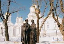 8 июля в России празднуют очень важный праздник- День Петра и Февронии, по-другому, этот день известен также, как День семьи, любви и верности. 