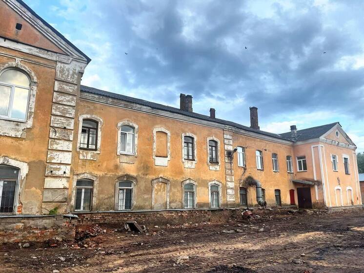 В Пскове началась реставрация бывшей Духовной семинарии
