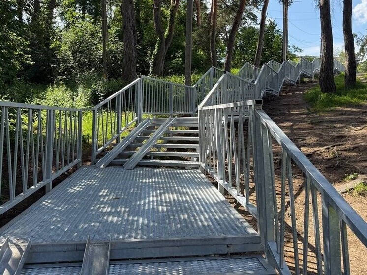 В Боровске «Тропа здоровья» стала металлической