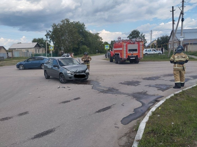 «Калина» и «Нива» столкнулись в Самарской области, обошлось без пострадавших