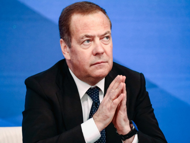Зампред Совбеза РФ Дмитрий Медведев в новом посте в телеграм-канале дал прозвище Американец президенту Соединенных Штатов Дональду Трампу