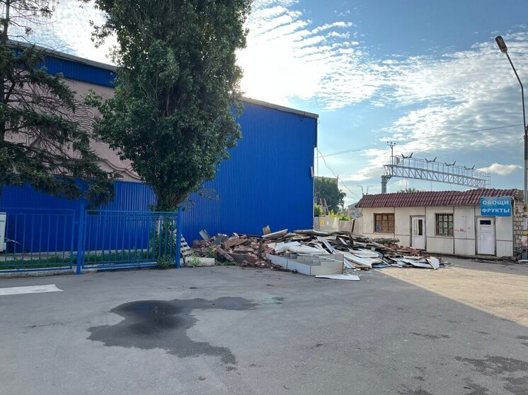 У Автовокзала в Саратове снесли незаконные павильоны