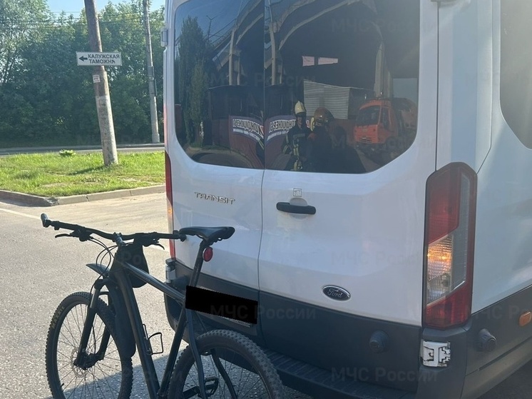 В Калуге столкнулись легковушка и велосипед