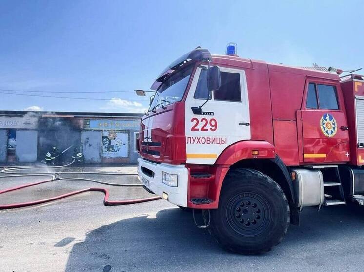 Автомобиль вспыхнул в автосервисе в округе Луховицы