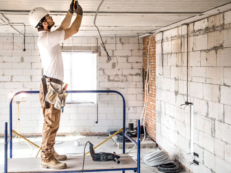 По программе капремонта в новых регионах отремонтировали крыши и заменили лифты в 60 домах