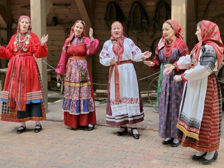 В Доме-музее И.С. Никитина состоялся праздник «Ромашковая Русь» в честь Дня семьи, любви и верности