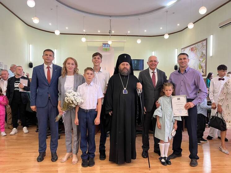 В Абакане 8 июля чествовали семейные пары