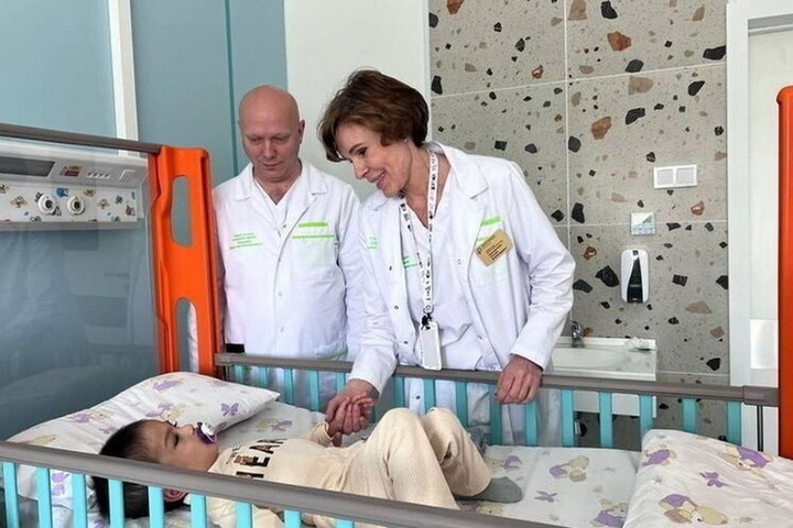 Пострадавший в Шереметьево мальчик идет на поправку