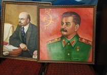 В музее ЧЭМК есть необычный и в наше время редкий экспонат - памятник Иосифу Виссарионовичу Сталину в полный рост
