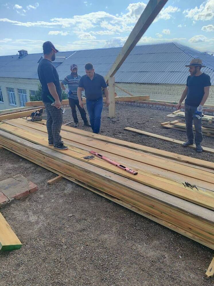Глава Кваркенского района оценил ход ремонта в школах