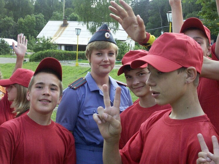 Позади первая смена в детских лагерях — и вожатые, в обязанности которых входит следить за летним оздоровлением и досугом школьников, переводят дух