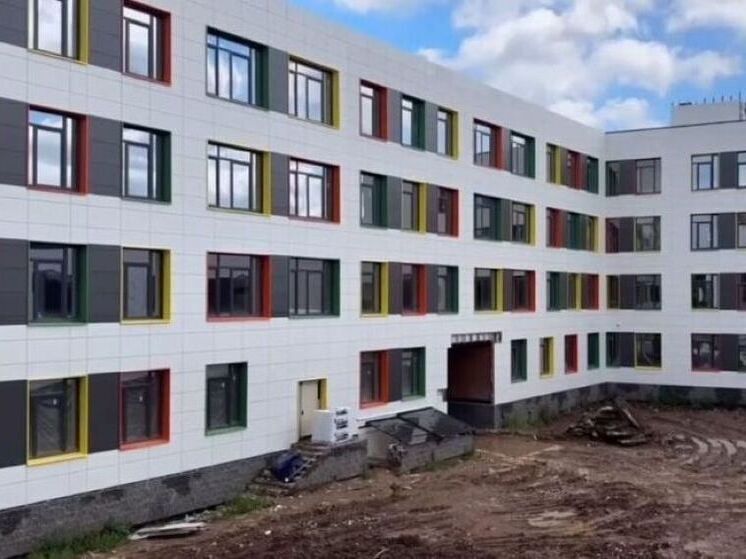 Самую большую школу в ПФО в Уфе строят с отставанием в графике