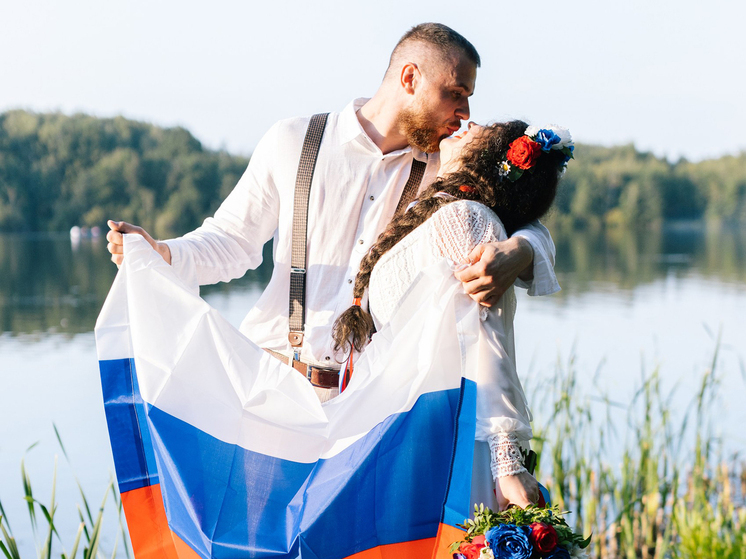Россияне смогут создать виртуальные открытки из семейных фото