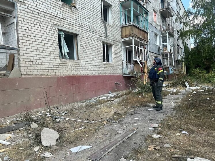 В Васильевке продолжают разбирать поврежденные конструкции после атаки ВСУ