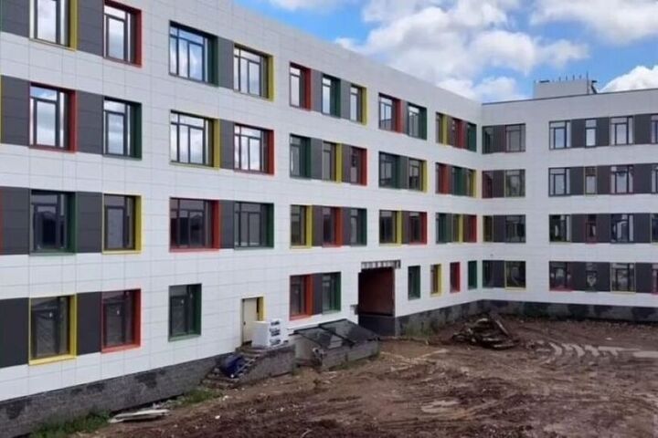 Самую большую школу в ПФО в Уфе строят с отставанием в графике