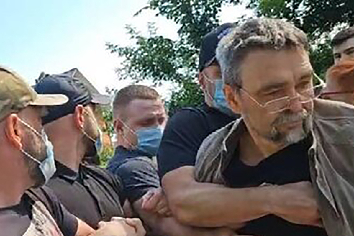 Безобразную драку в Подмосковье устроили люди в масках, которые не церемонились с родителями глазевших на происходящее детей