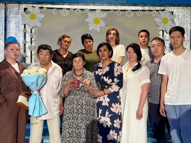В Городовиковске вручили орден Мужества семье погибшего на СВО рядового Василия Петровича Санджикова.

