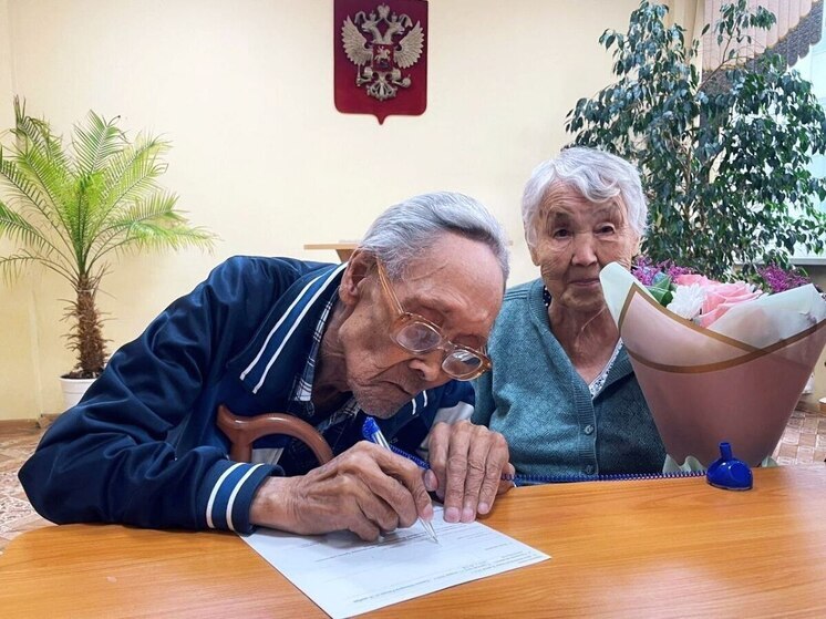 В Хакасии супруги шли до загса 55 лет