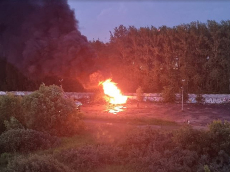 В Ярославле опять подожгли склад старых покрышек в Дзержинском районе