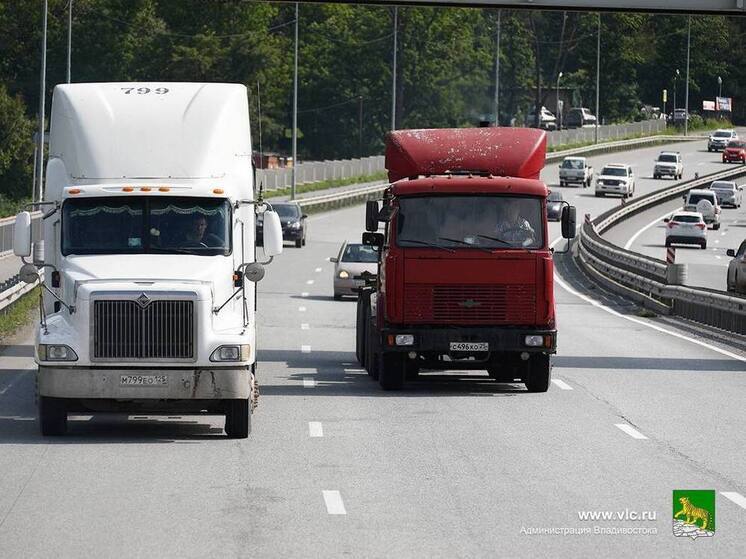 Движение большегрузов временно ограничили во Владивостоке на все лето