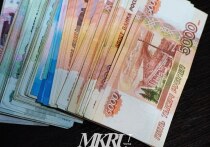 В Забайкальском крае бдительный водитель такси не дал мошенникам забрать у пожилой семейной пары из поселка Ясная 400 тысяч рублей, которые супруги копили для похорон